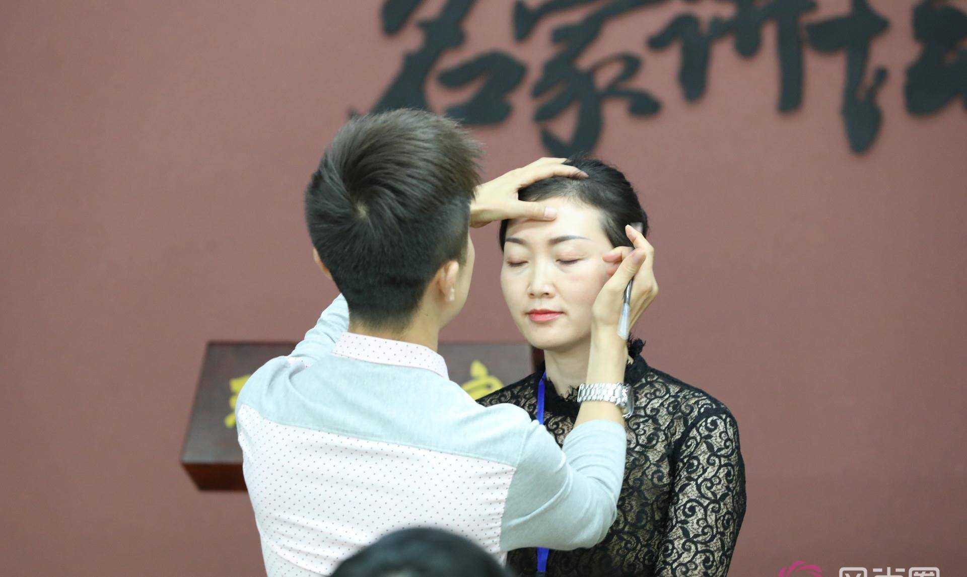 <a href='http://www.aimai.cc/
' target='_blank'>服装搭配</a>师培训学校：哪里的更实用