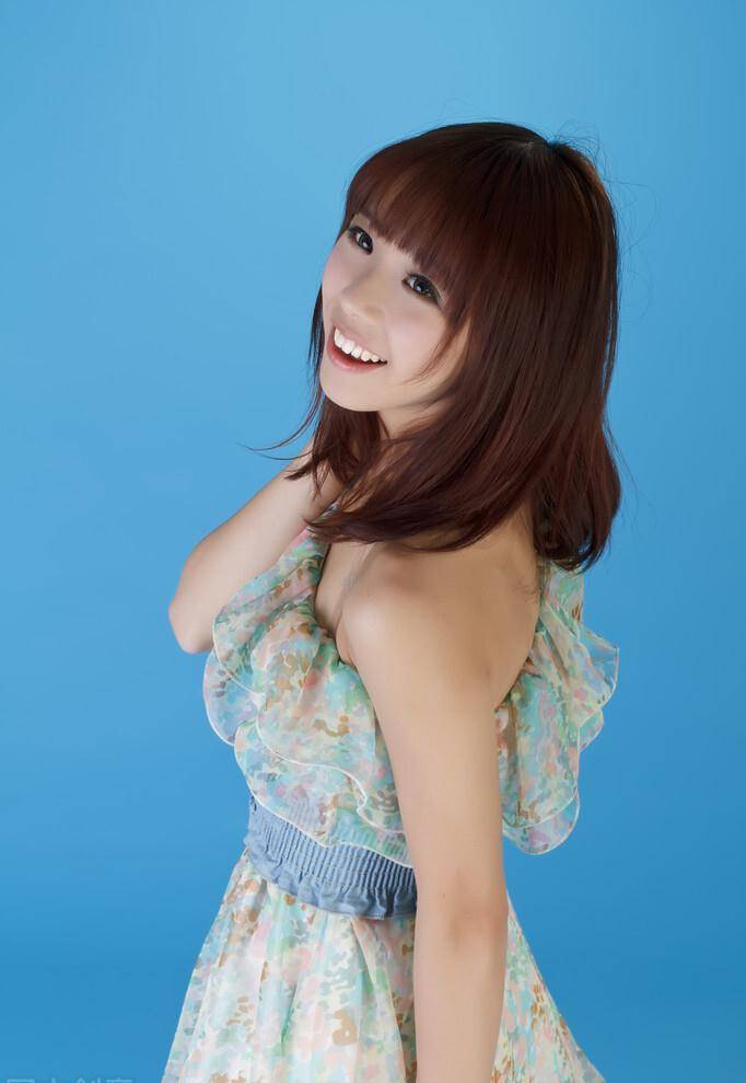 女性不可照搬别人的<a href='http://www.aimai.cc/
' target='_blank'>服装搭配</a>，还要根据自己的身材和脸型来确定