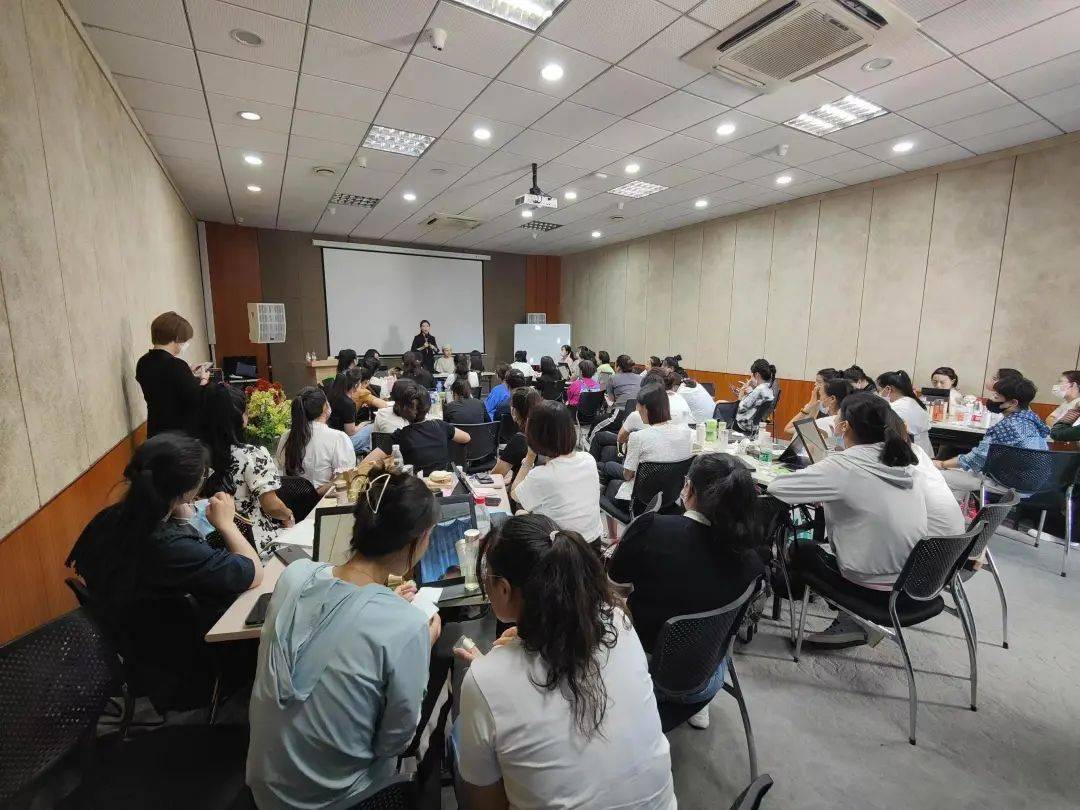 信誉楼&amp;资生堂专业服务技能“大练兵”