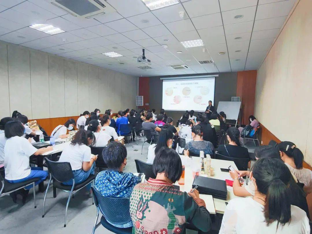 信誉楼&amp;资生堂专业服务技能“大练兵”