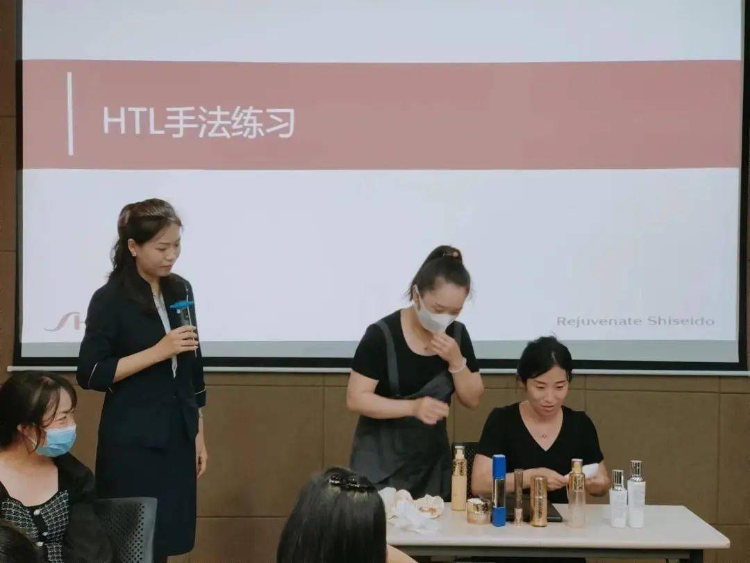 信誉楼&amp;资生堂专业服务技能“大练兵”