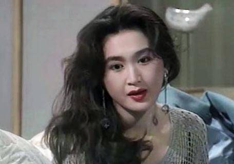 54岁温碧霞时尚走红毯！手镯加起来60万温碧泉，嫁银行总裁一生未孕