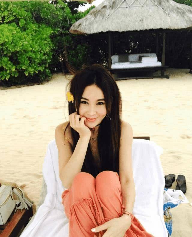 温碧霞被曝耍大牌温碧泉，不满卫生巾与不老女神字眼，还斥主播不懂规矩