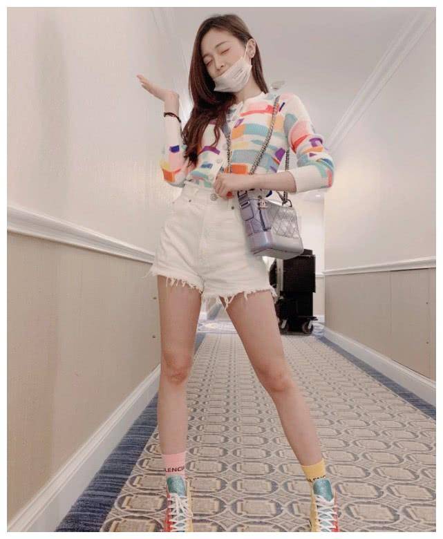 经典款匡威过时了匡威，最近火的是“匡威拼色鞋”，00后都抢着买！