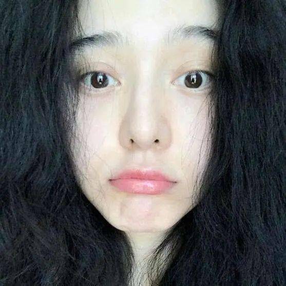 坚持每天用化妆品化妆品，几年后皮肤会差很多吗？化妆品不背这锅