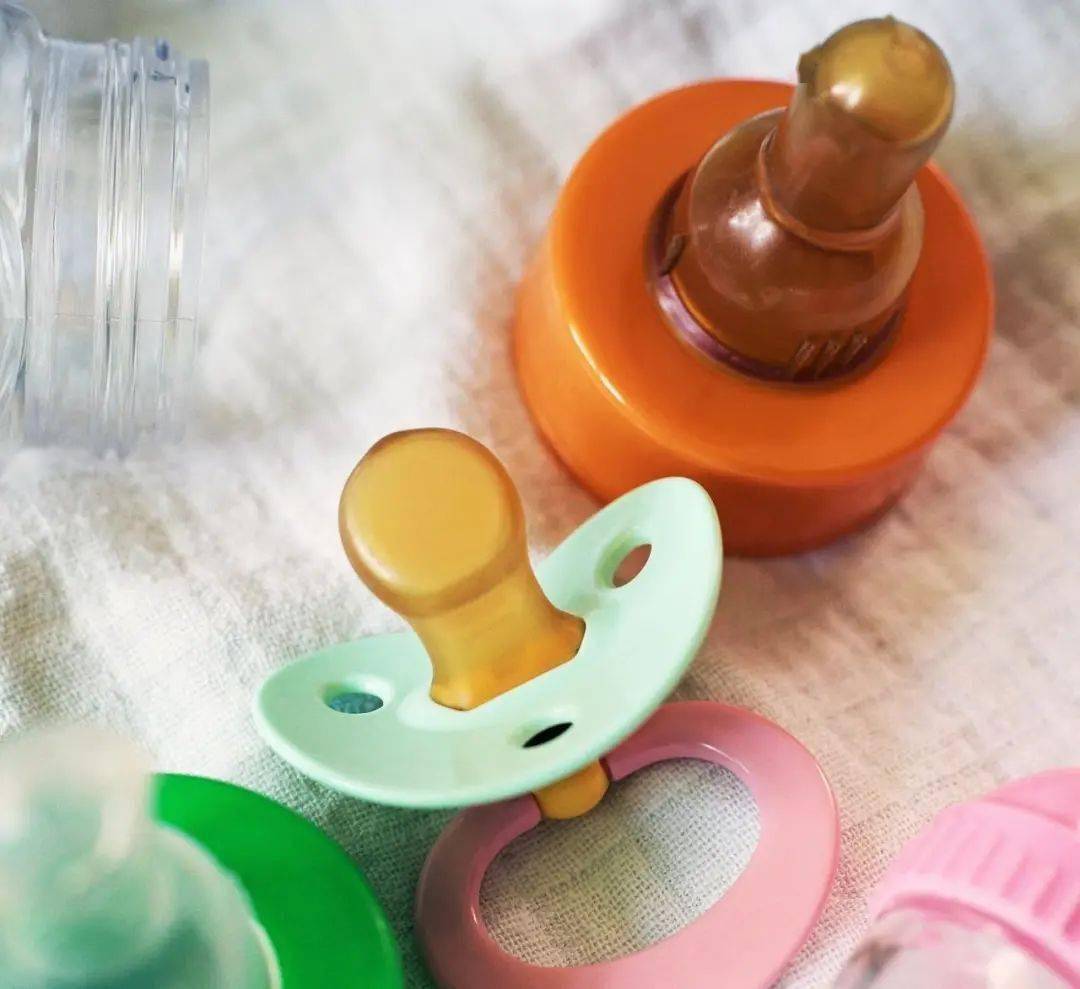 坚持每天用化妆品化妆品，几年后皮肤会差很多吗？化妆品不背这锅
