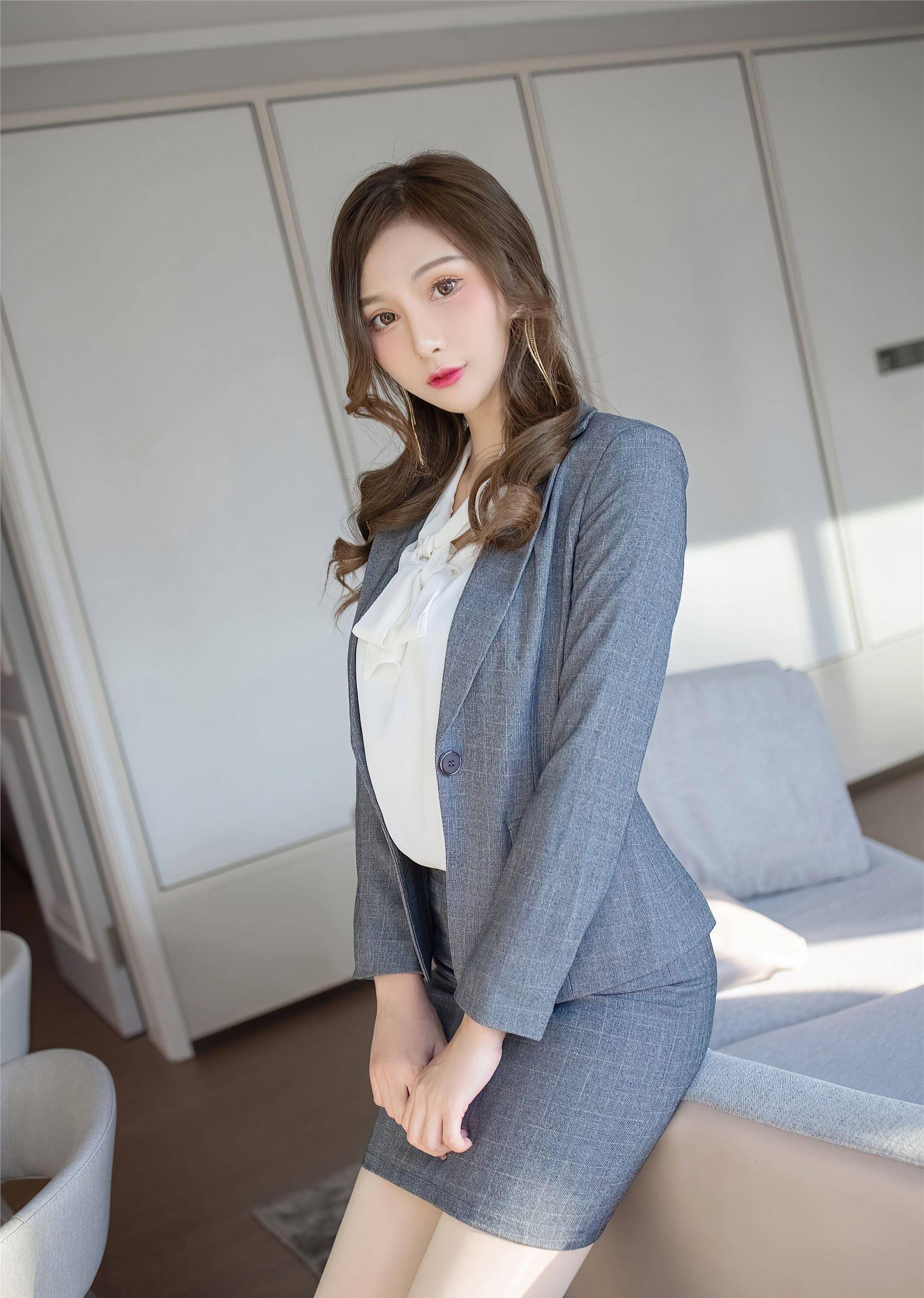 女性职场着装职场着装，存“简”去繁，以简单干练为佳，做一个气质女人