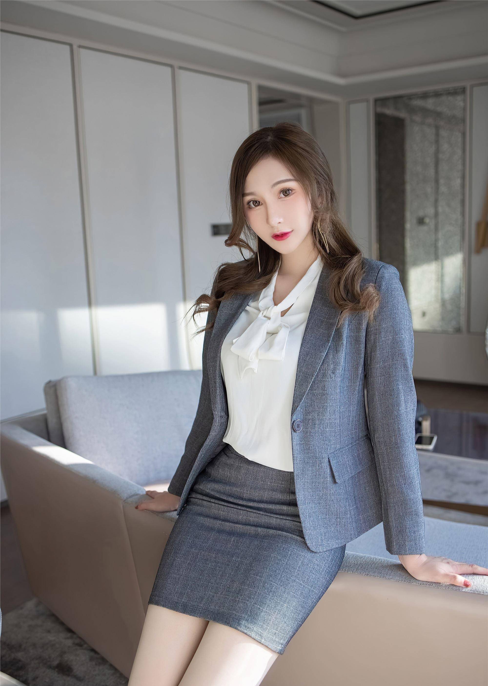 女性职场着装职场着装，存“简”去繁，以简单干练为佳，做一个气质女人