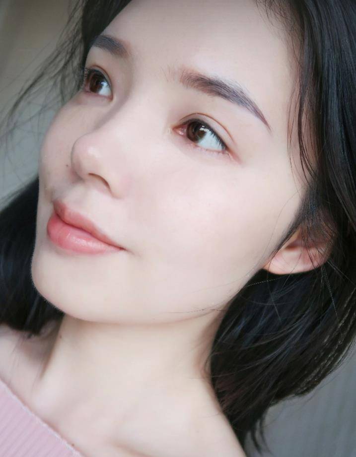 欧阳娜娜最爱用的妆前乳火了圣罗兰，堪称平价圣罗兰，林允：便宜又好用