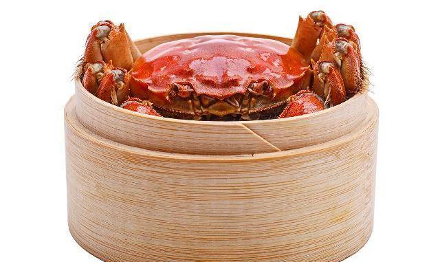 蒸螃蟹是冷水下锅还是热水下锅为什么死掉的螃蟹不能吃？螃蟹壳里灰色的能吃吗？