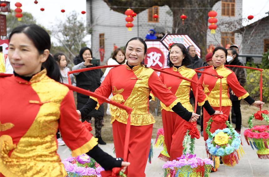 江西靖安：文化“年货” 送到群众家门口