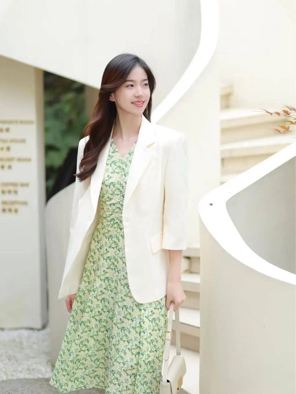 春夏裙子，女人要拥有的4条裙子！！