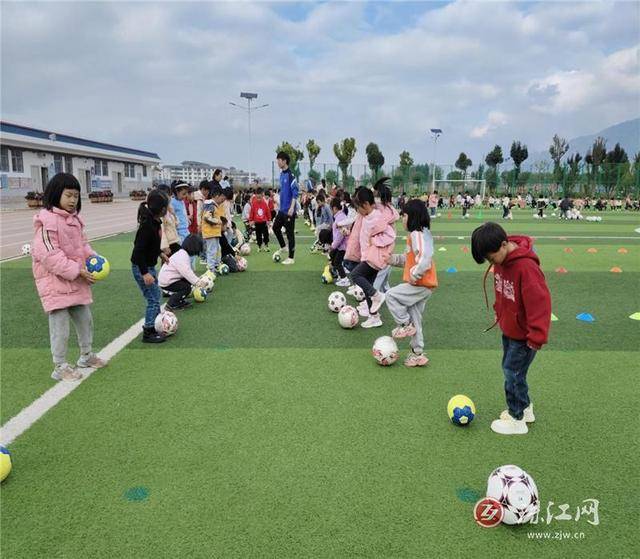 宣威市双龙街道中心幼儿园开设户外体智能特色课程