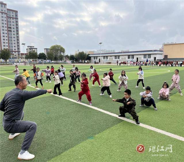 宣威市双龙街道中心幼儿园开设户外体智能特色课程